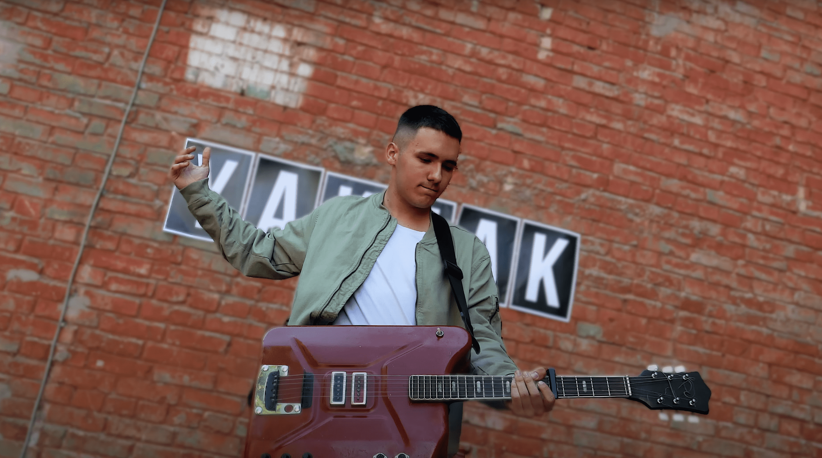 YAKTAK випускає мотивуючий трек "Вставай" для всіх, хто прагне досягнути своїх цілей