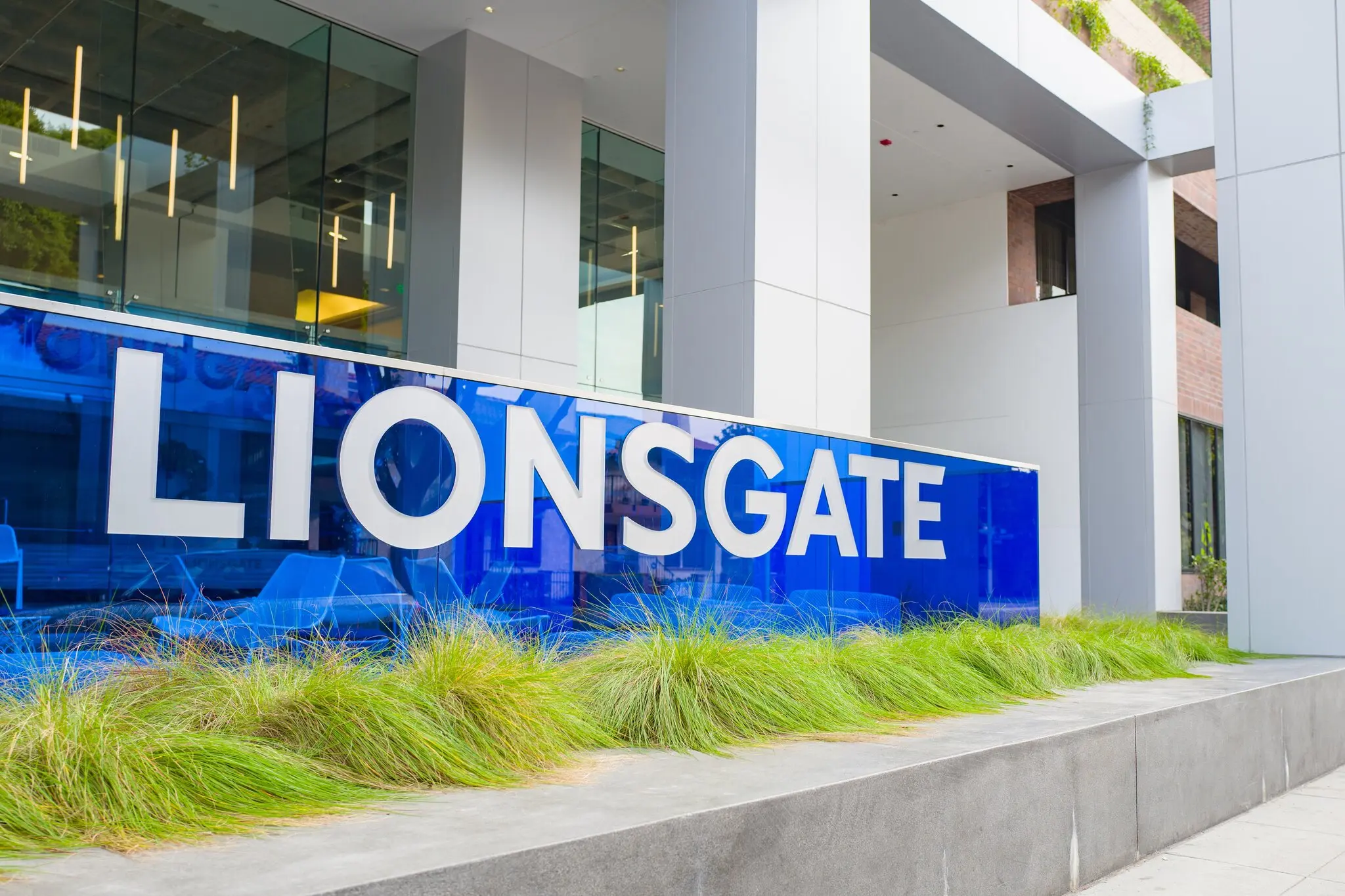 Lionsgate, Disney і Paramount Global були серед компаній, які призупинили рекламу на X