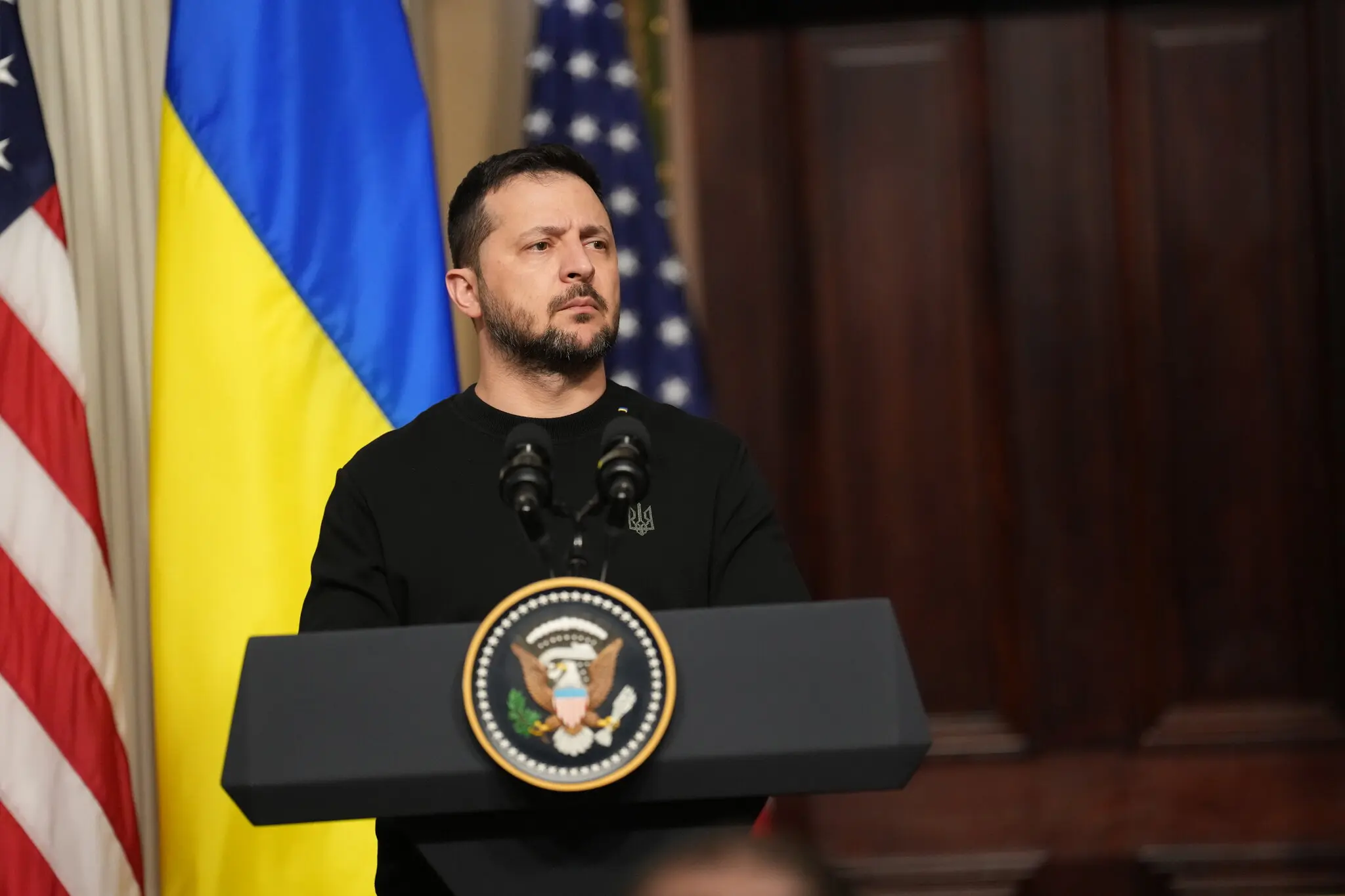 Зеленський апелює до бажання Вашингтона задовольнити своїх виборців: Він аргументував це тим, що фінансування країни принесе робочі місця в збройну промисловість США. Це правда.