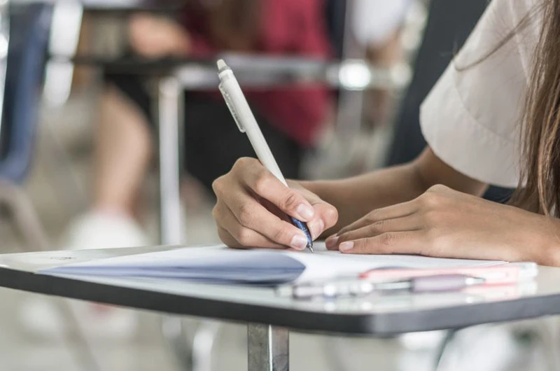 Помилки в трудовій книжці, які можуть позбавити пенсії та перекреслити десятиліття офіційної роботи