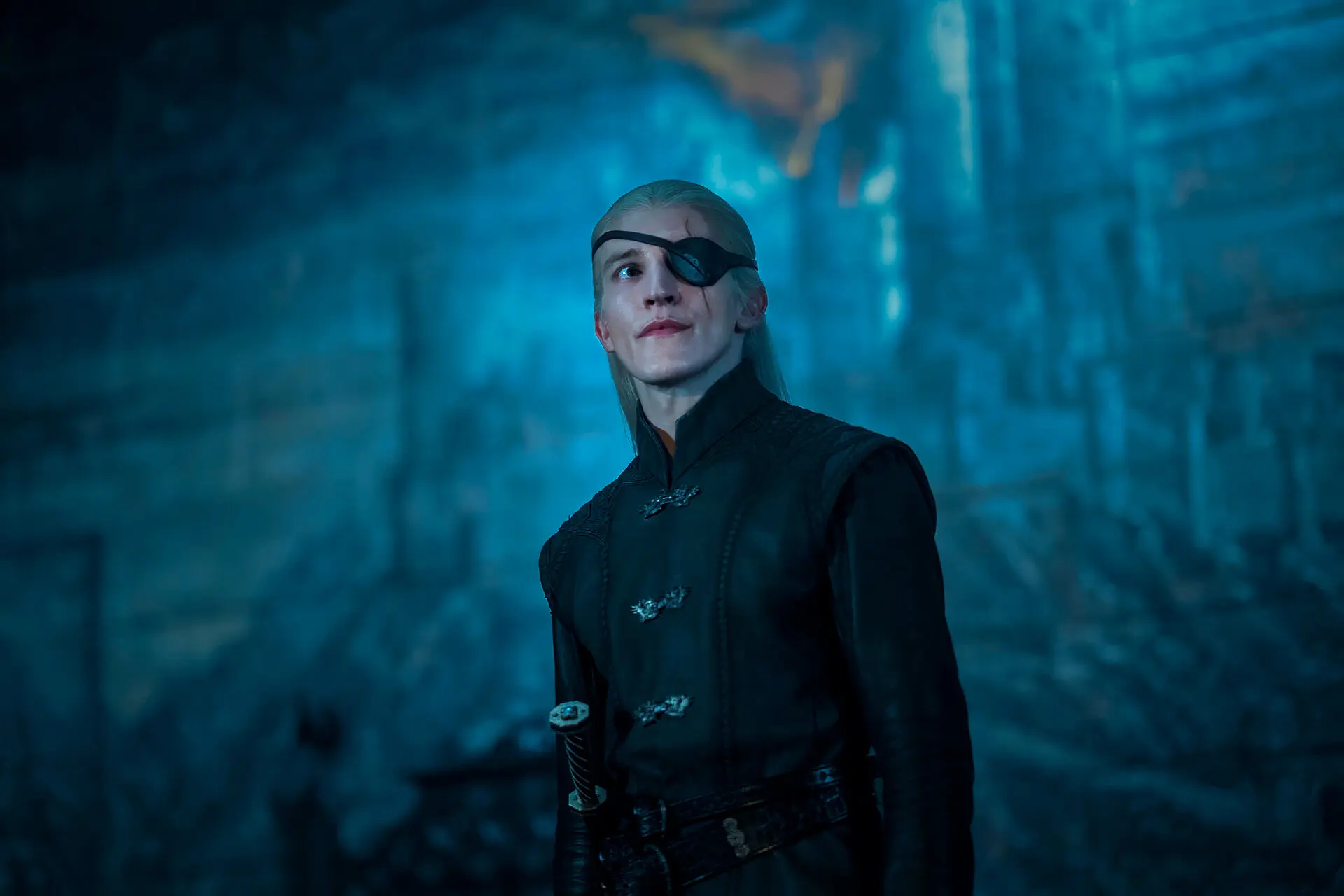 Емонд (Юен Мітчелл) сумує через свого бідного маленького племінника. Через який час він візьме справу у свої руки?