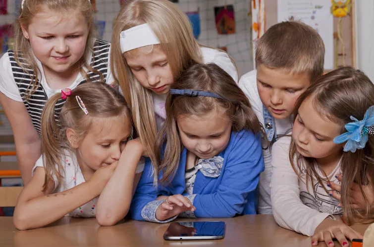 ЄС планує впровадити "цифровий вік повноліття" для соцмереж: нові правила для захисту дітей у цифровому середовищі