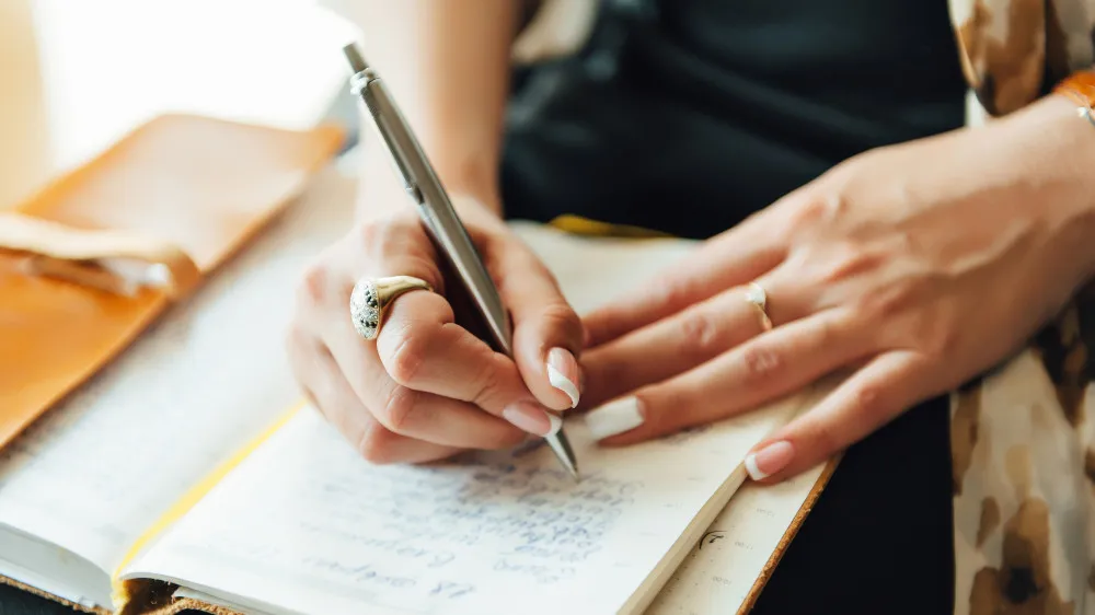 Чому важливо занотовувати власні мрії: розповідає американський автор книжок про психологію