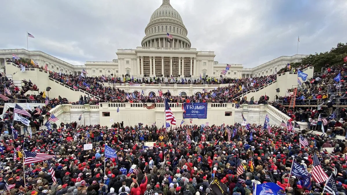 Білий дім та Капітолій "огортують" загородженнями на випадок заворушень