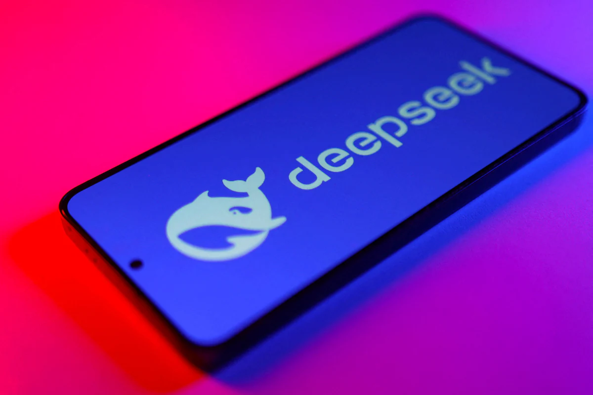 Шок для ринку: Чому успіх китайського стартапу DeepSeek не зупинить розвиток AI від Microsoft та Meta