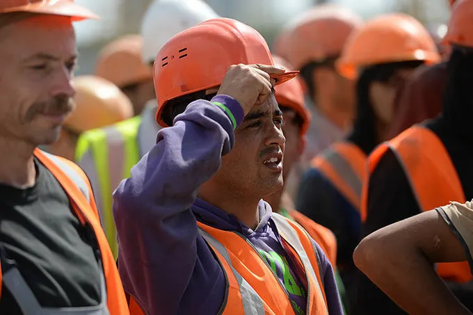 Українська зарплата восени 2025 року: що стоїть за зростанням до 26,6 тисяч гривень, хто заробляє найбільше і чому нерівність між регіонами досі така глибока