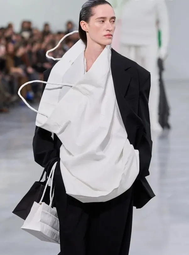 Дивовижні та абсурдні тренди Тижня моди в Парижі: що вразило публіку?