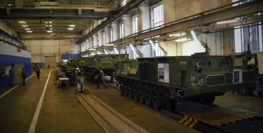 Тимчасове бронювання працівників оборонної промисловості: новий крок до стабільності виробництва