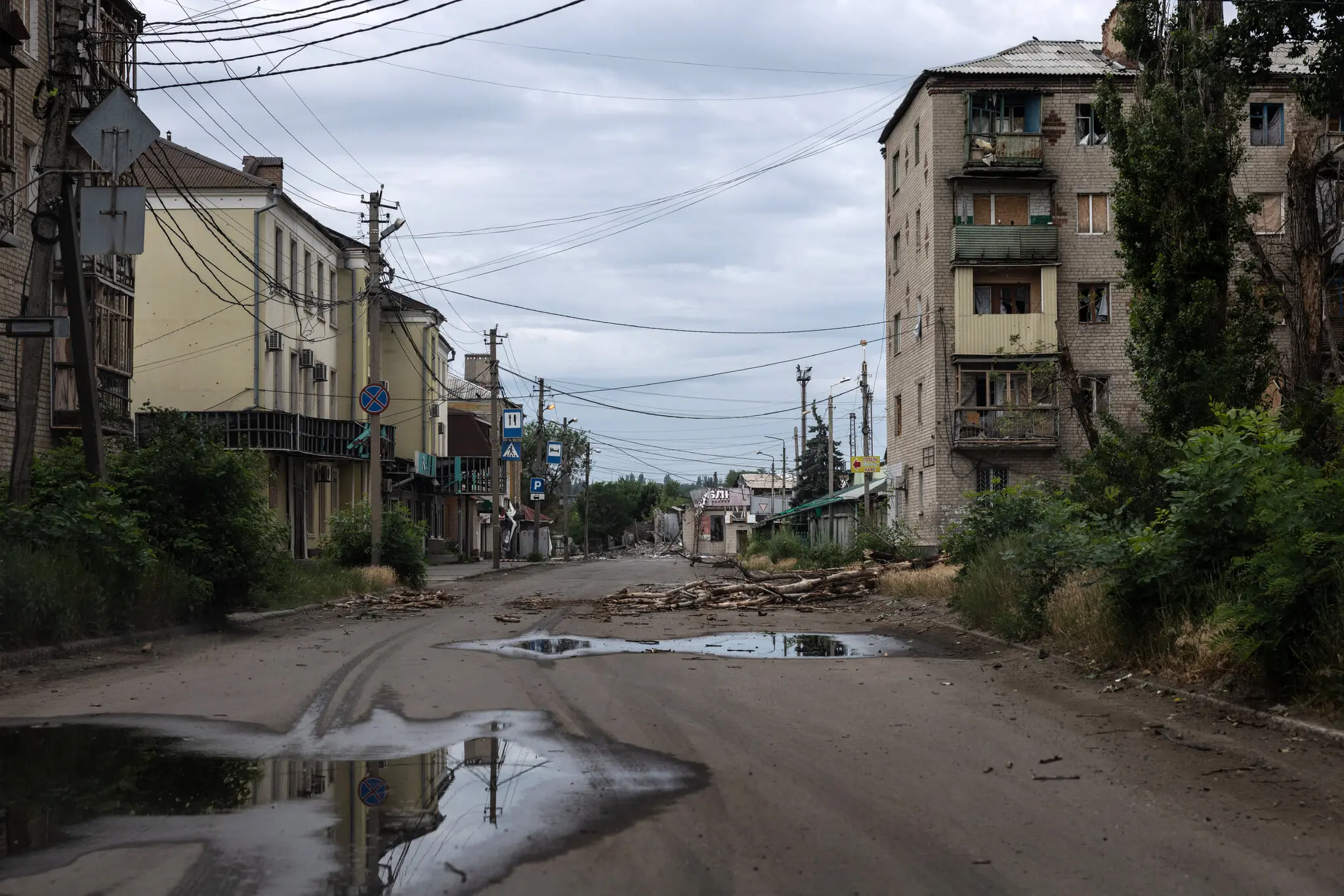 Костянтинівка – це південні ворота до ланцюга міст, що утворюють останній великий оборонний пояс України в Донецькій області.