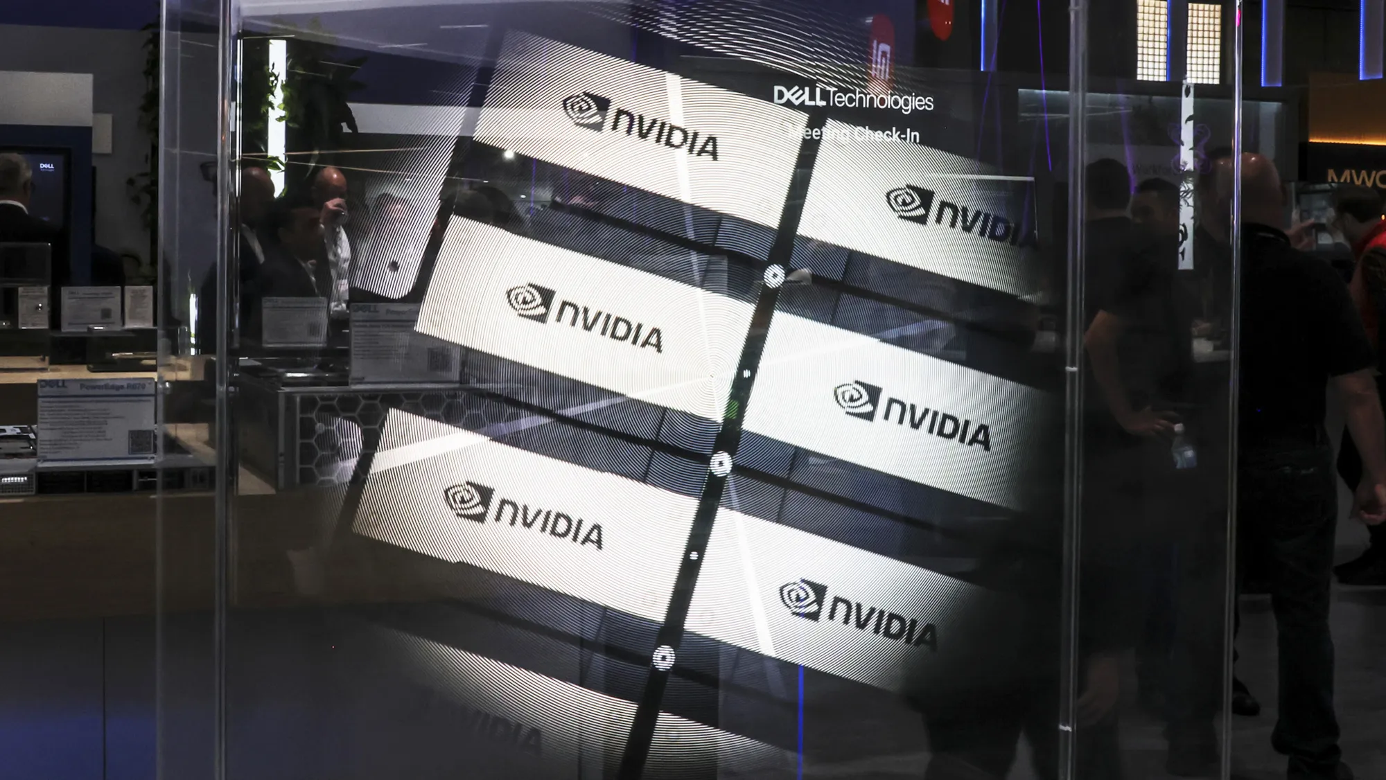 «Податок Трампа» на Nvidia: чому інвестори залишаються впевненими в зростанні AI