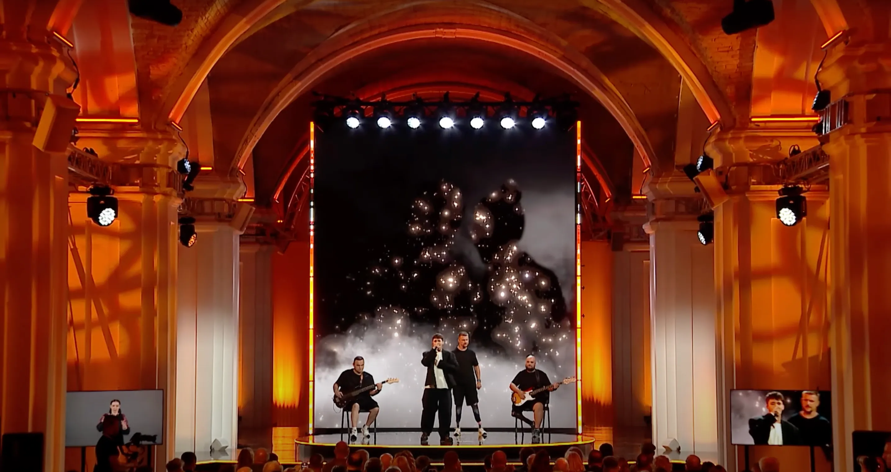 YAKTAK і ветерани Superhumans Center зворушили піснею «Люди» на церемонії