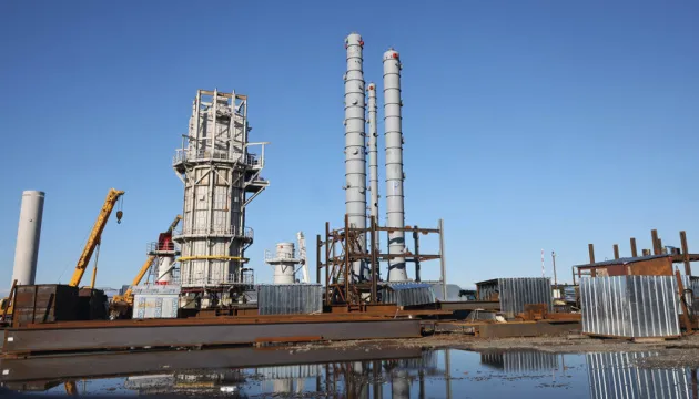 Індійські НПЗ відновлюють купівлю російської нафти на тлі знижок та зростання санкційного тиску