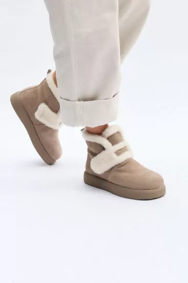 Антитренди взуття осені 2025: стильні поради Андре Тана, щоб не виглядати безнадійно застаріло