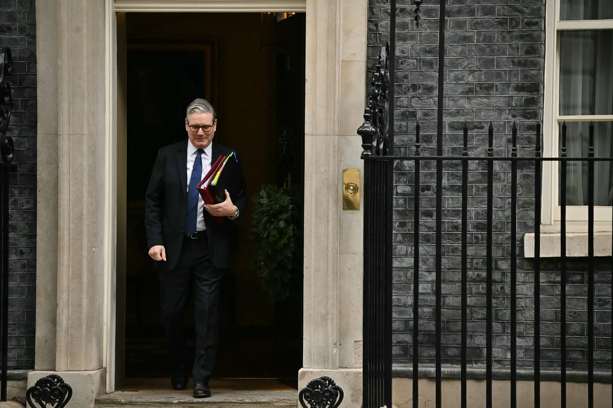 Британці купують не гаманцем, а політичним настроєм — і це б’є по Стармеру