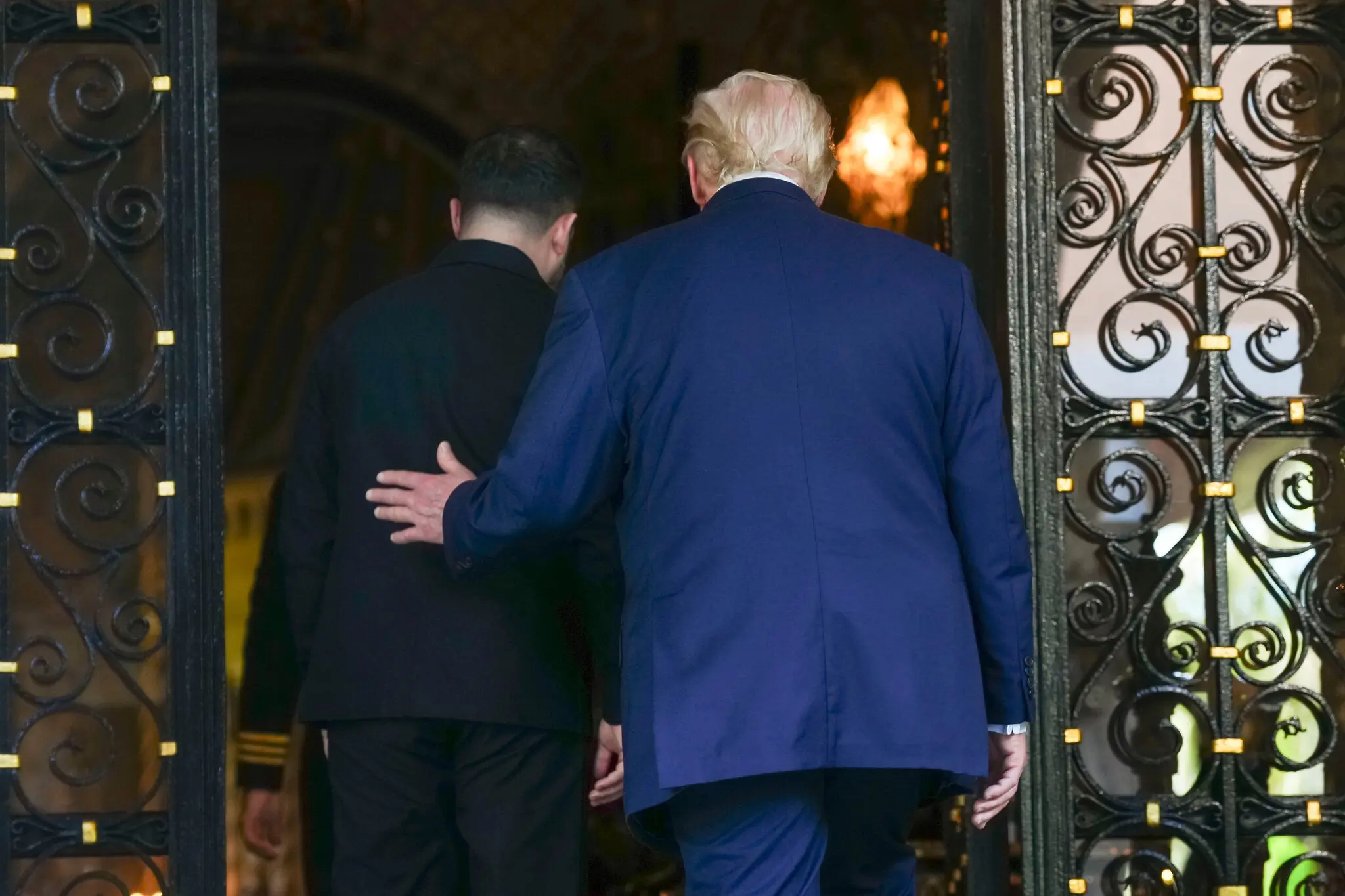 Зустріч Трампа і Зеленського в Мар-а-Лаго: мир між дзвінками Путіну та новою реальністю війни