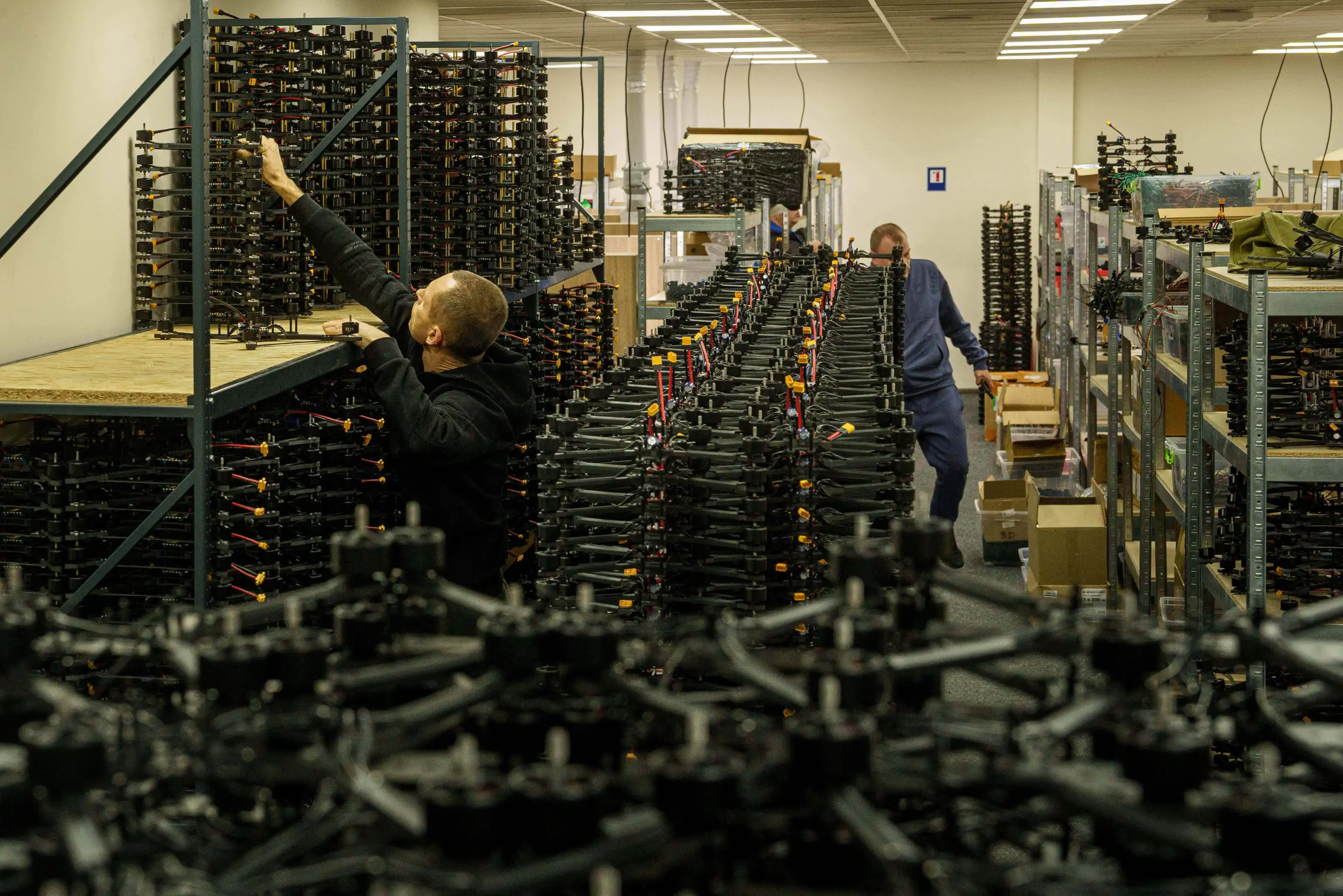 Дешеві дрони-перехоплювачі посилюють ППО України: фотогалерея про нову оборону