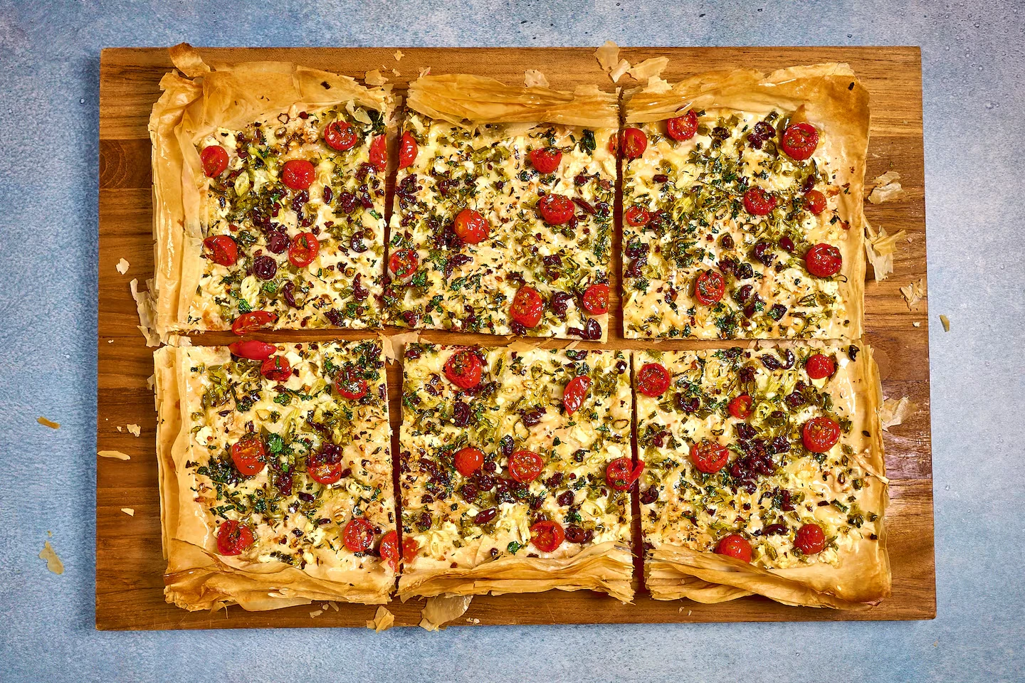 Овочева філо-піца: ультрахрустка «піца» без тіста з фетою, моцарелою та оливками