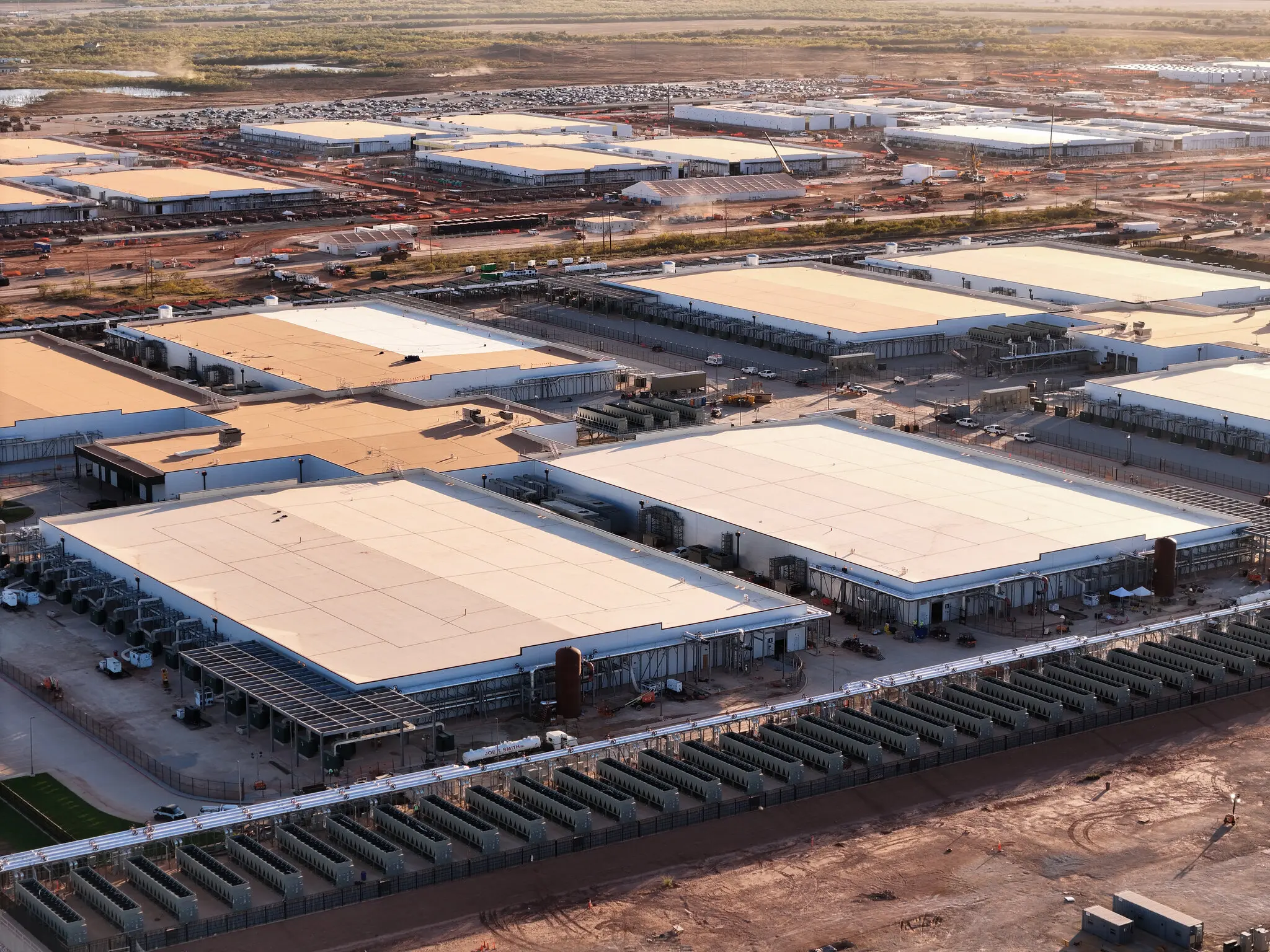 Білий дім «розганяє» бум ШІ: чому адміністрація Трампа ігнорує ризики бульбашки