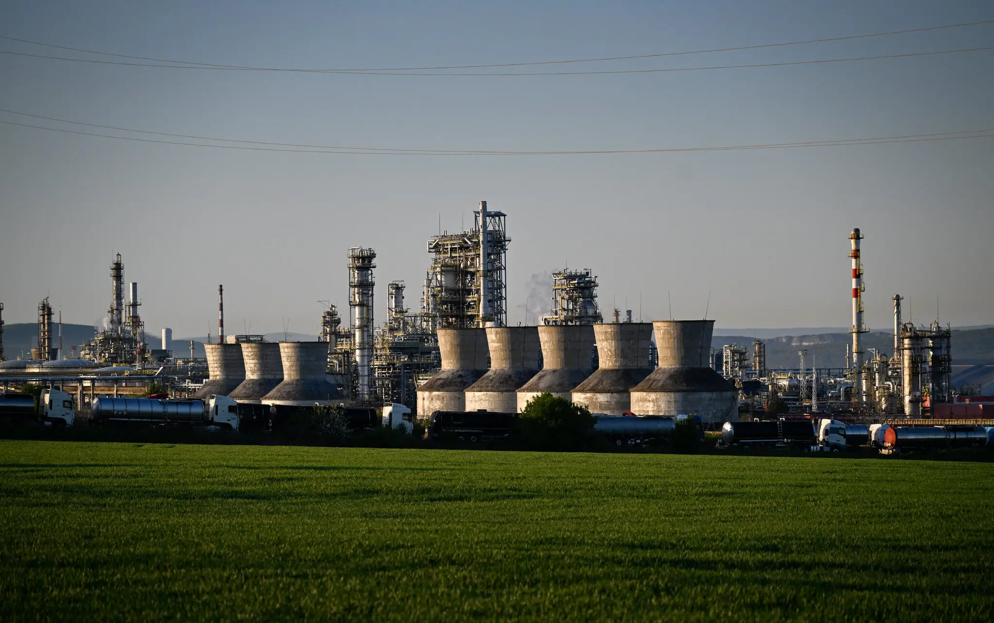 «Лукойл» шукає вихід із санкційної пастки: продаж активів Carlyle як тест для тиску Заходу