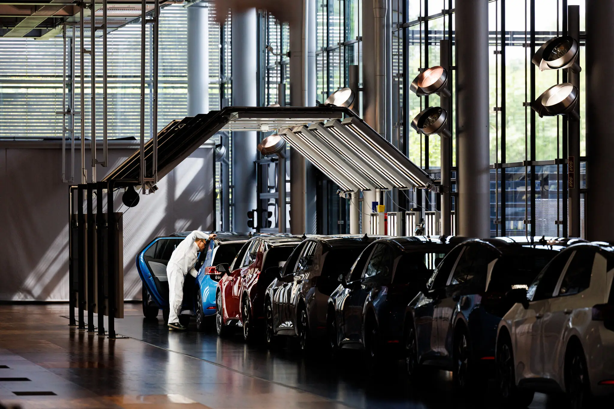 Volkswagen у США: як тарифи та відкат EV-пільг розвернули стратегію концерну