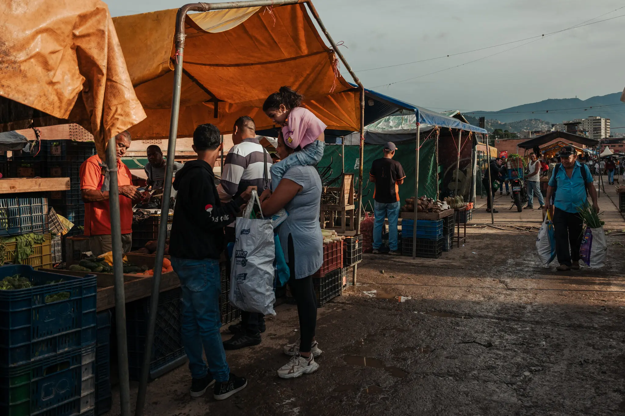 На вуличному ринку в Каракасі, столиці Венесуели, у жовтні
