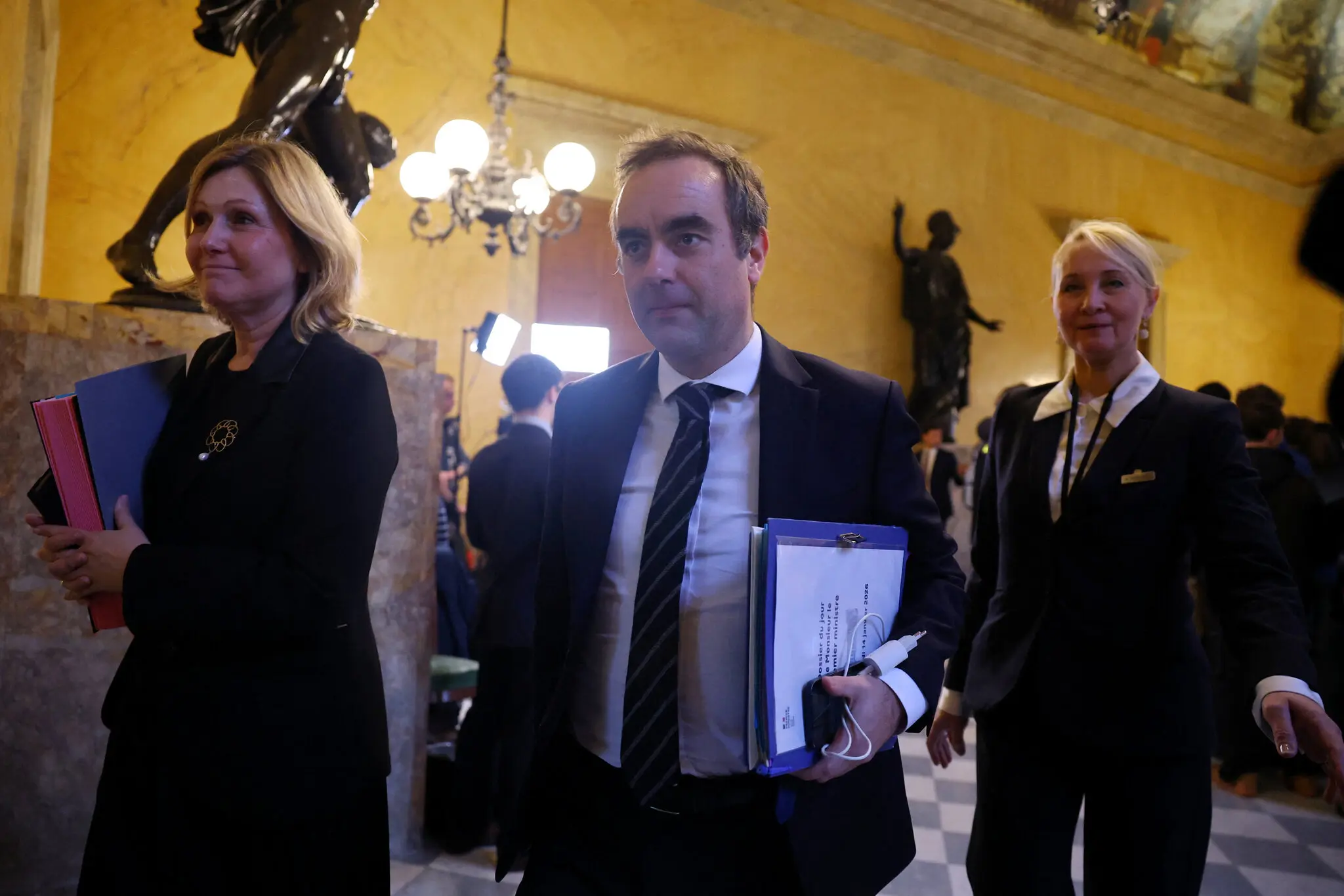 Франція знову тисне 49.3: бюджет без голосування і ризик політичного зриву