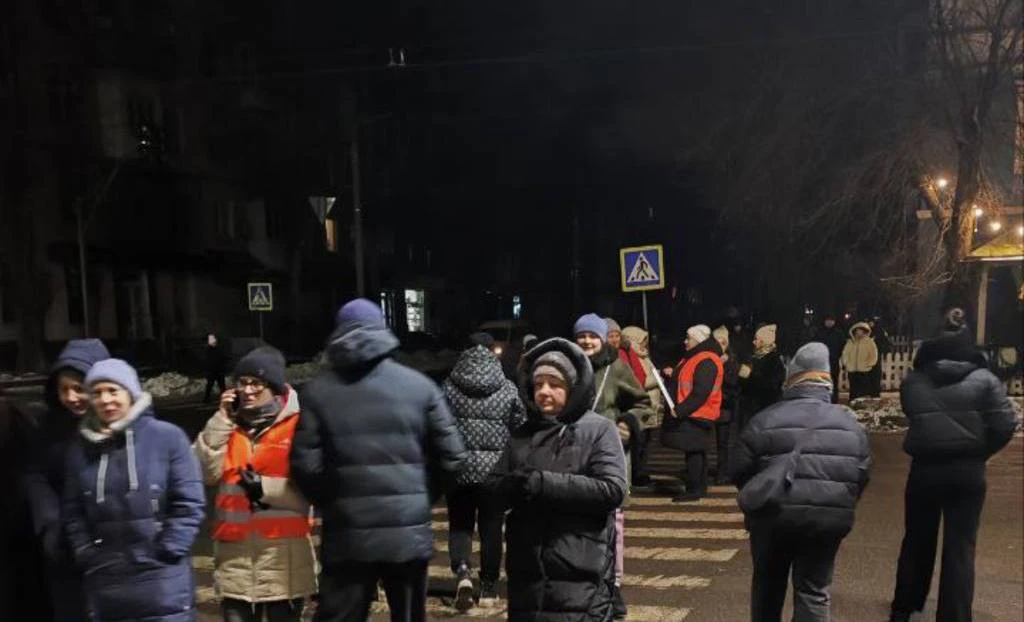 Четверта доба без світла: мешканці Кривого Рогу вийшли на мітинг на 97 кварталі