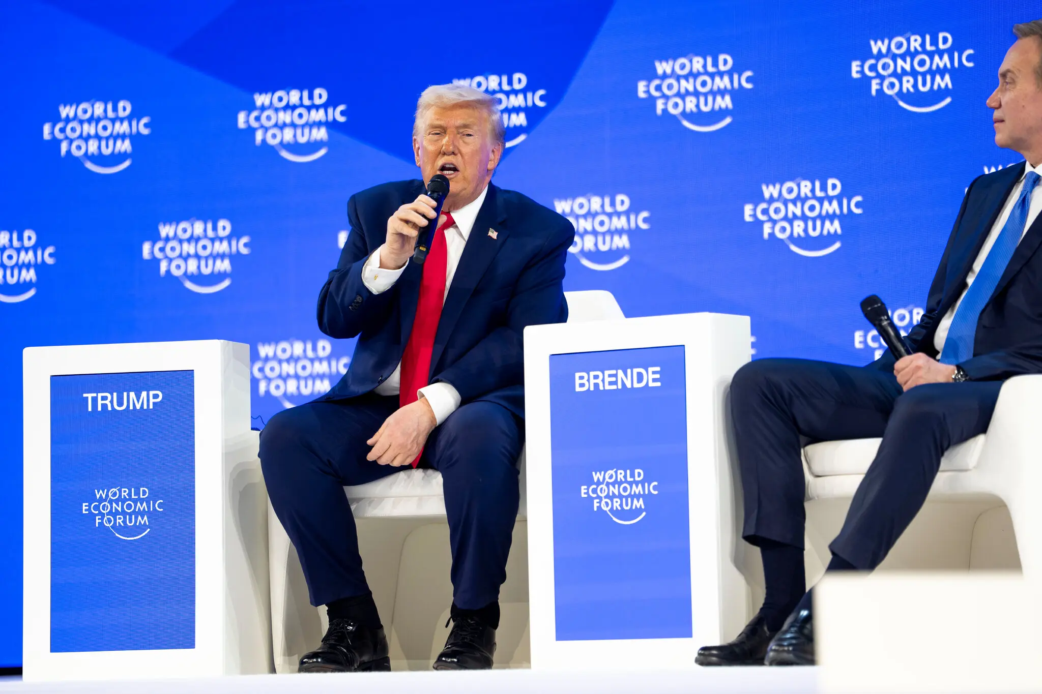 Трамп і тарифний шок: як загроза війни за Гренландію підірвала довіру до США