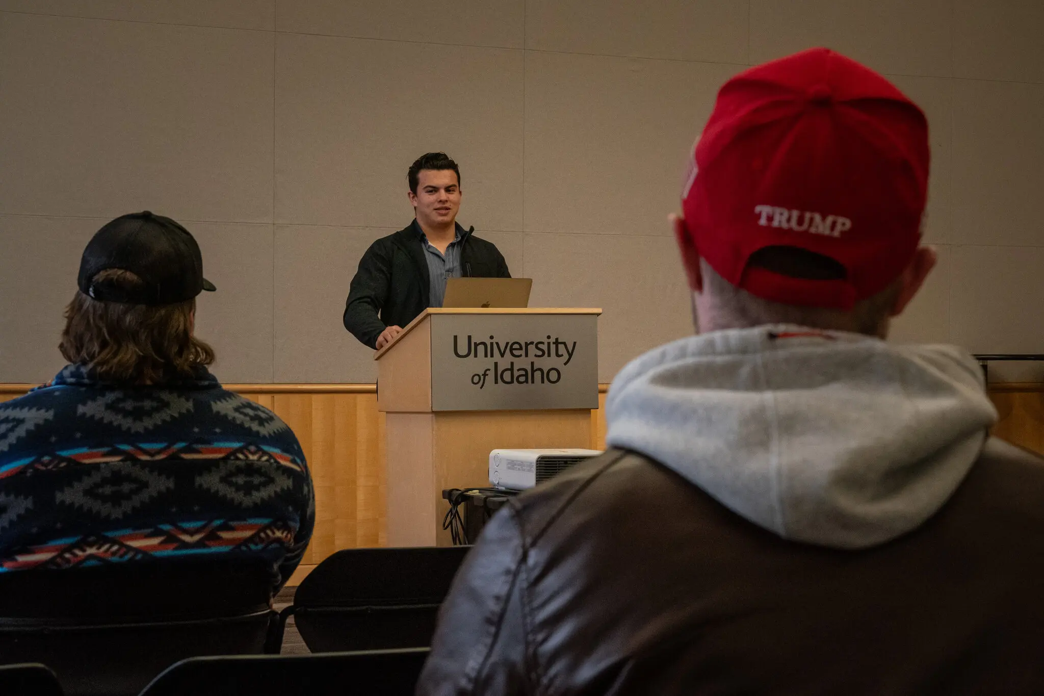 База Трампа приймає «мир через силу»: чому сумніви щодо інтервенцій приглушені