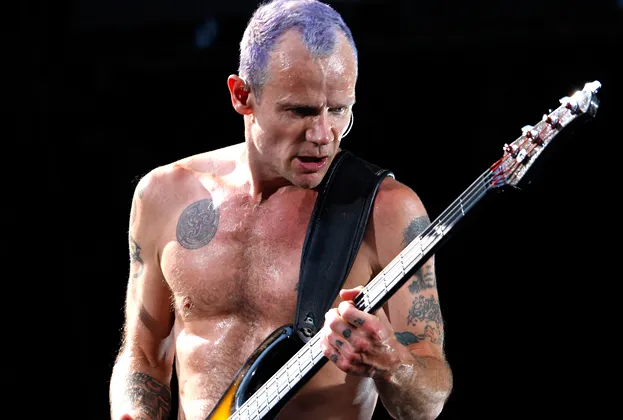 Flea з Red Hot Chili Peppers представляє сольний альбом Honora, нові сингли, дует із Томом Йорком і світовий тур