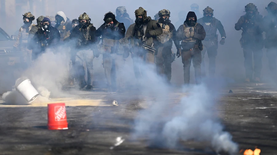 Смертельні постріли в Міннеаполісі: як посилення імміграційного контролю спричинило нову хвилю страху та протестів у США