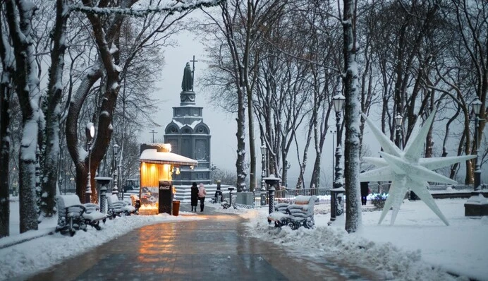 Зима нагадує про себе: наприкінці січня Україну чекають морози, сніг і складні погодні умови