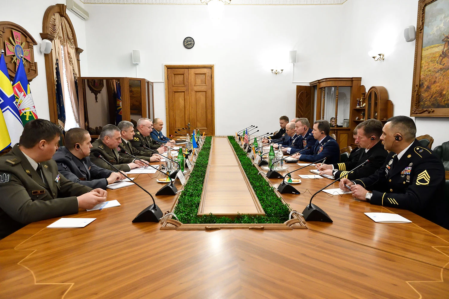 Зачитування звіту про візит між командувачем, Європейським командуванням США та військовим керівництвом України