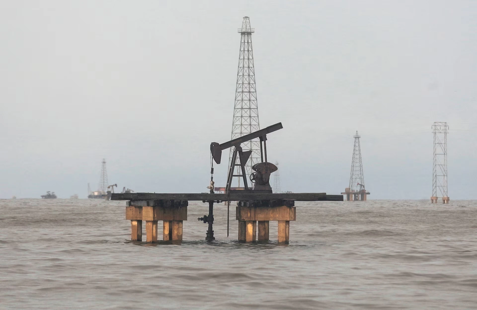 План Трампа щодо венесуельської нафти б’є по Китаю і тисне на світові ціни