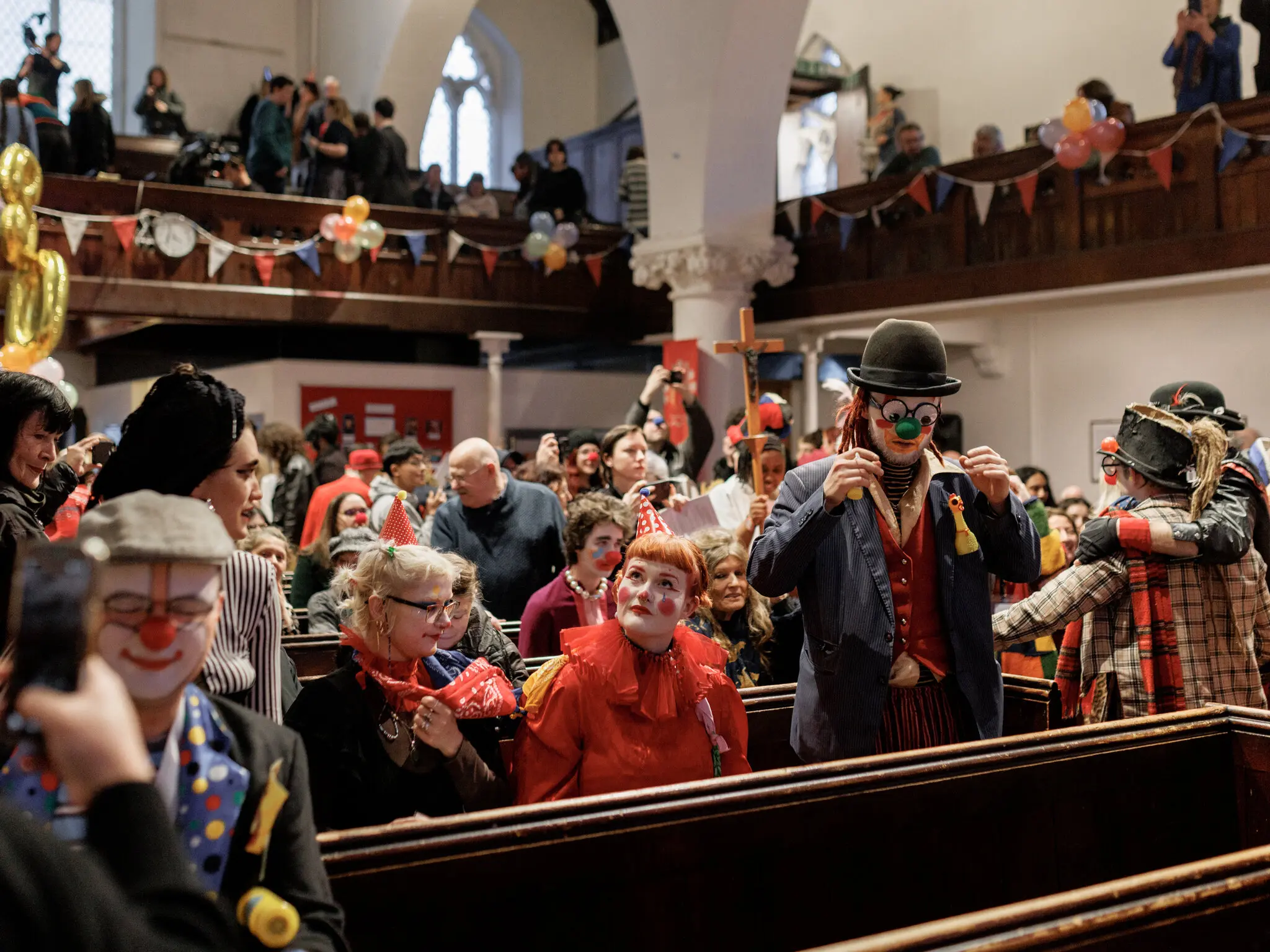 Клоуни в храмі Лондона: як «служба Грімальді» перетворила сміх на ритуал пам’яті
