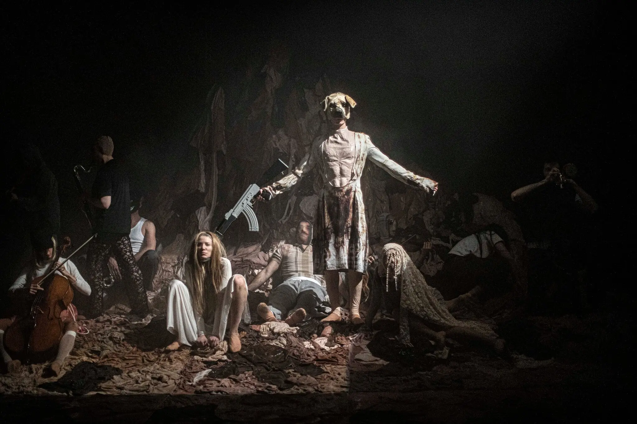 «Chiens» до вироку: як театр у Франції випереджає «порнопроцес»