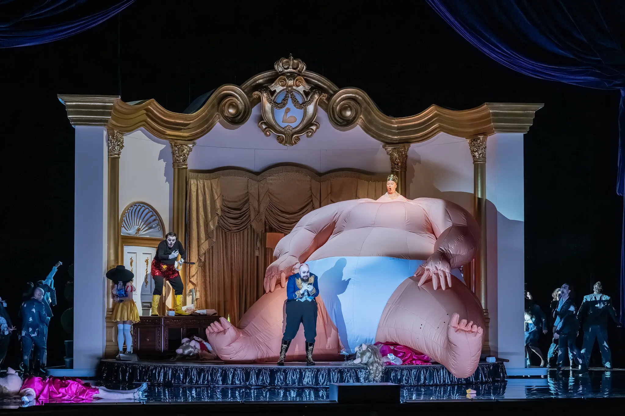 Золотий унітаз і Міс Піггі: опера «Monster’s Paradise» ціляє в трампізм