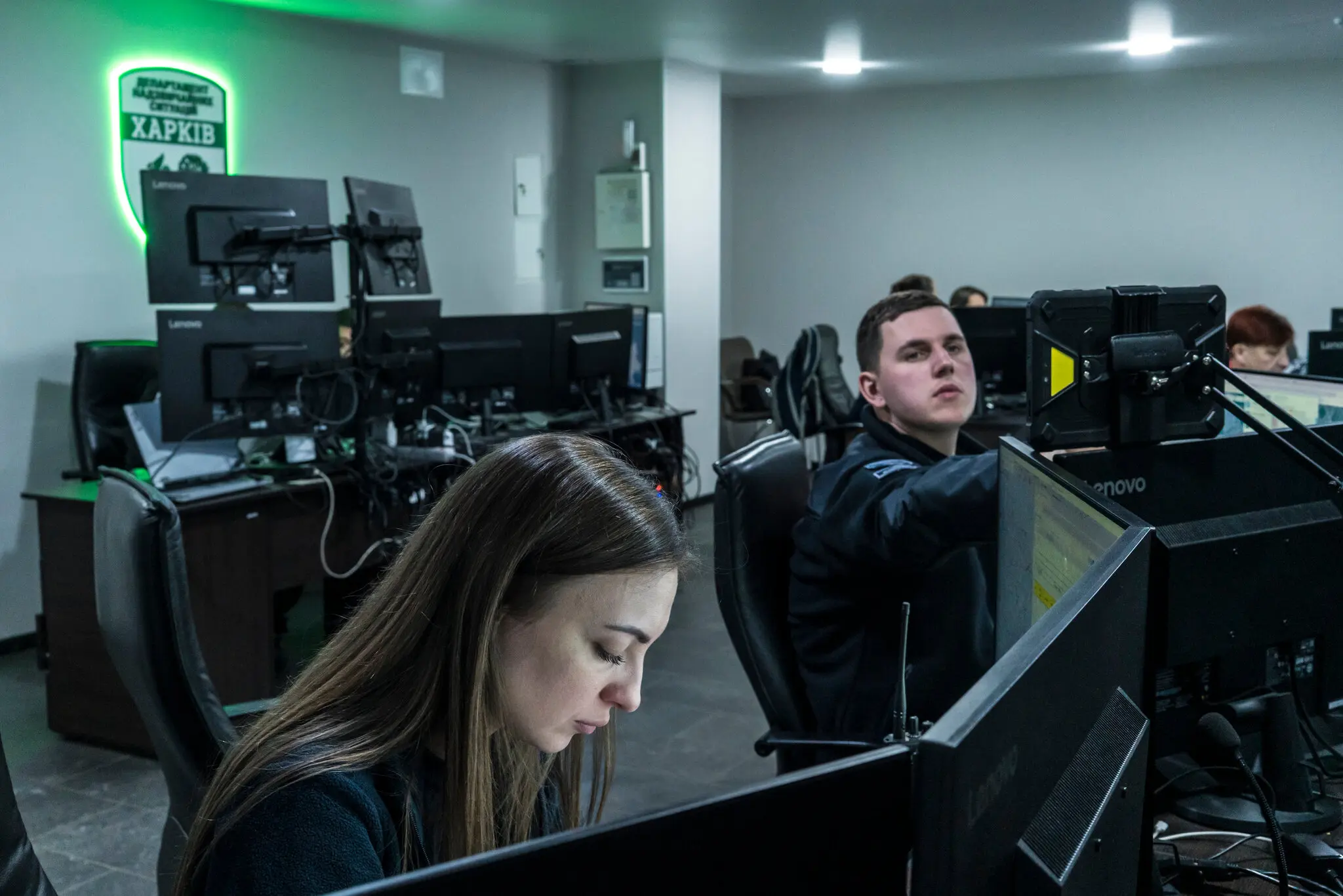 Хто натискає «червону кнопку»: як працює система повітряної тривоги в Україні