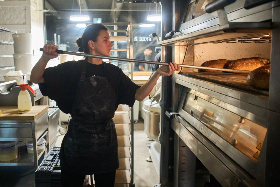 Бізнес на генераторах: як удари РФ по енергетиці множать втрати України