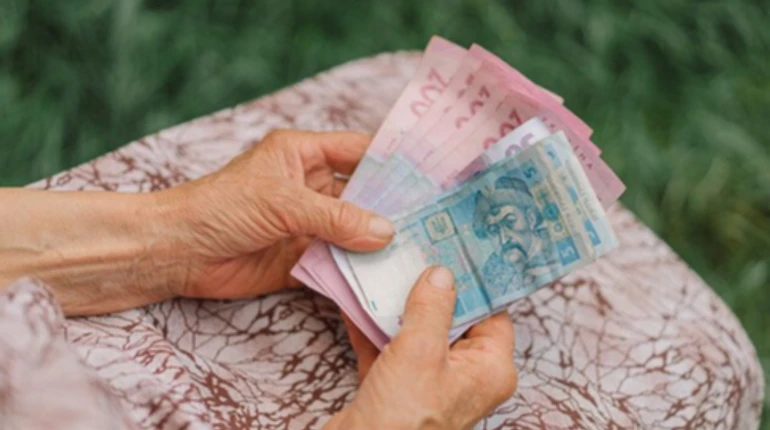 Пенсії в Україні зростуть у березні: межі підвищення, нові мінімальні виплати та хто отримає надбавку