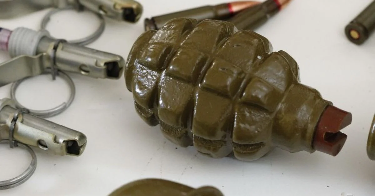 Чоловік кинув гранату у військових та поліцейських у Черкасах: правоохоронці затримали зловмисника