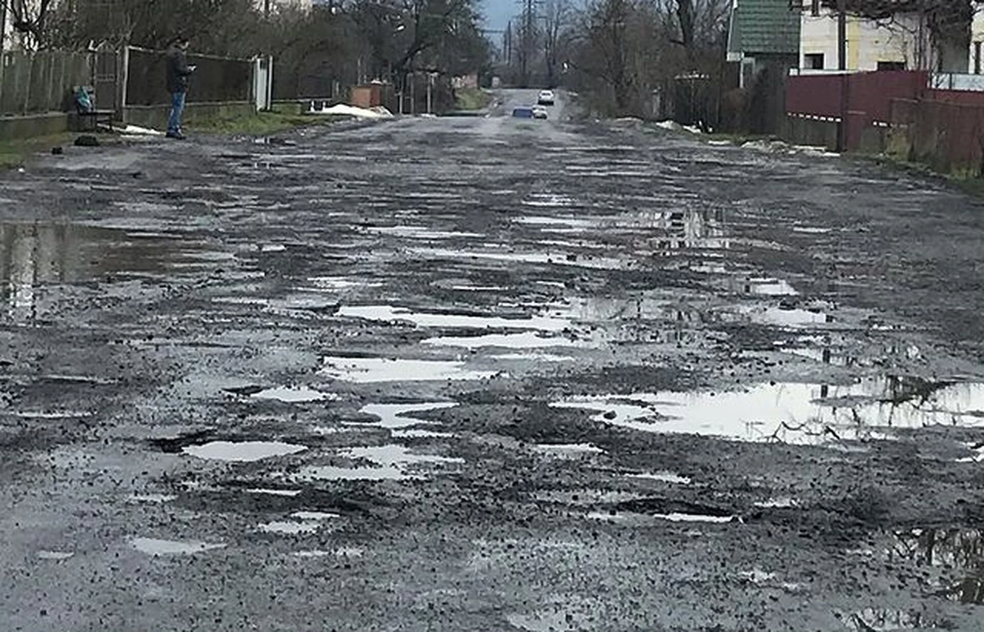 Трагедія на Рівненщині: яма на дорозі забрала життя трьох людей, дорожникам повідомлено підозру