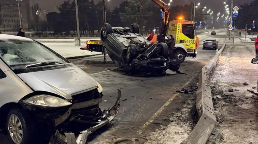 Слизька зима у Києві: тисячі травм, мільйонні збитки та підозри посадовцям комунальних служб