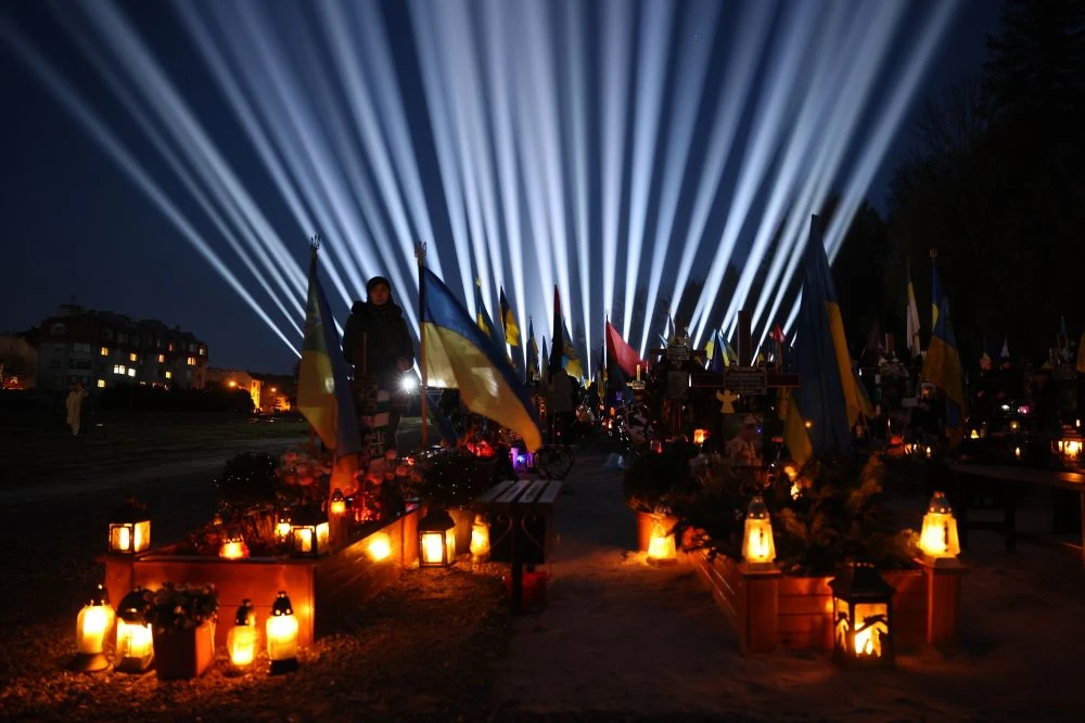 Промені пам’яті над Львовом: як місто вшановує полеглих Захисників у четверту річницю великої війни