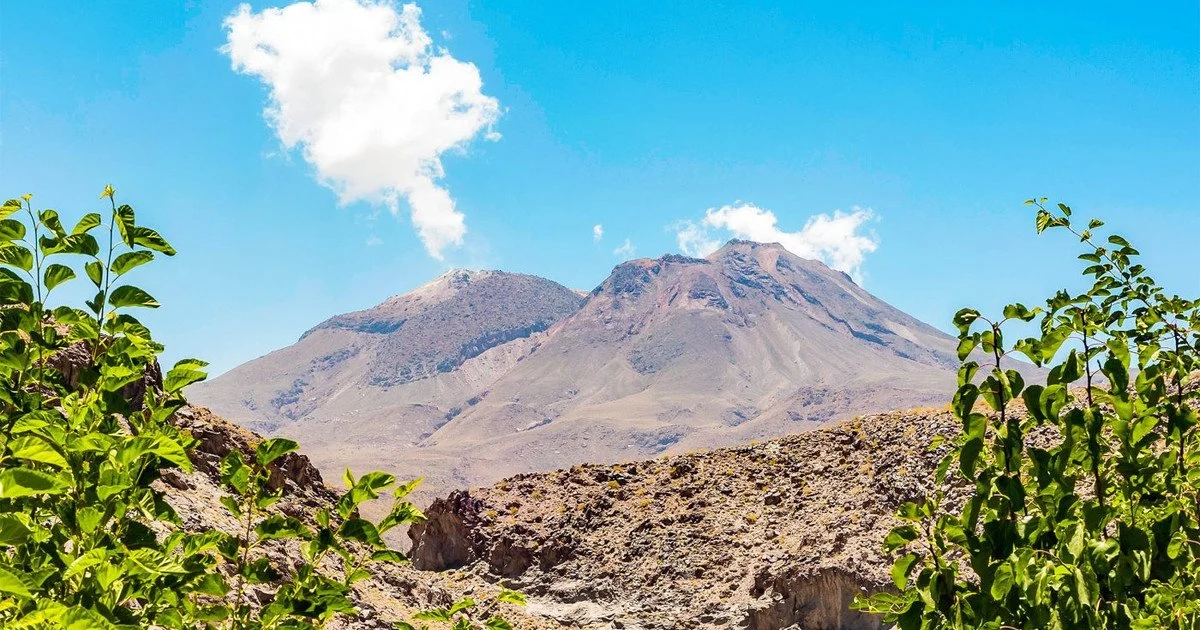 Вулкан Тафтан в Ірані прокидається після 700 000 років спокою: що відбувається біля сплячої гори