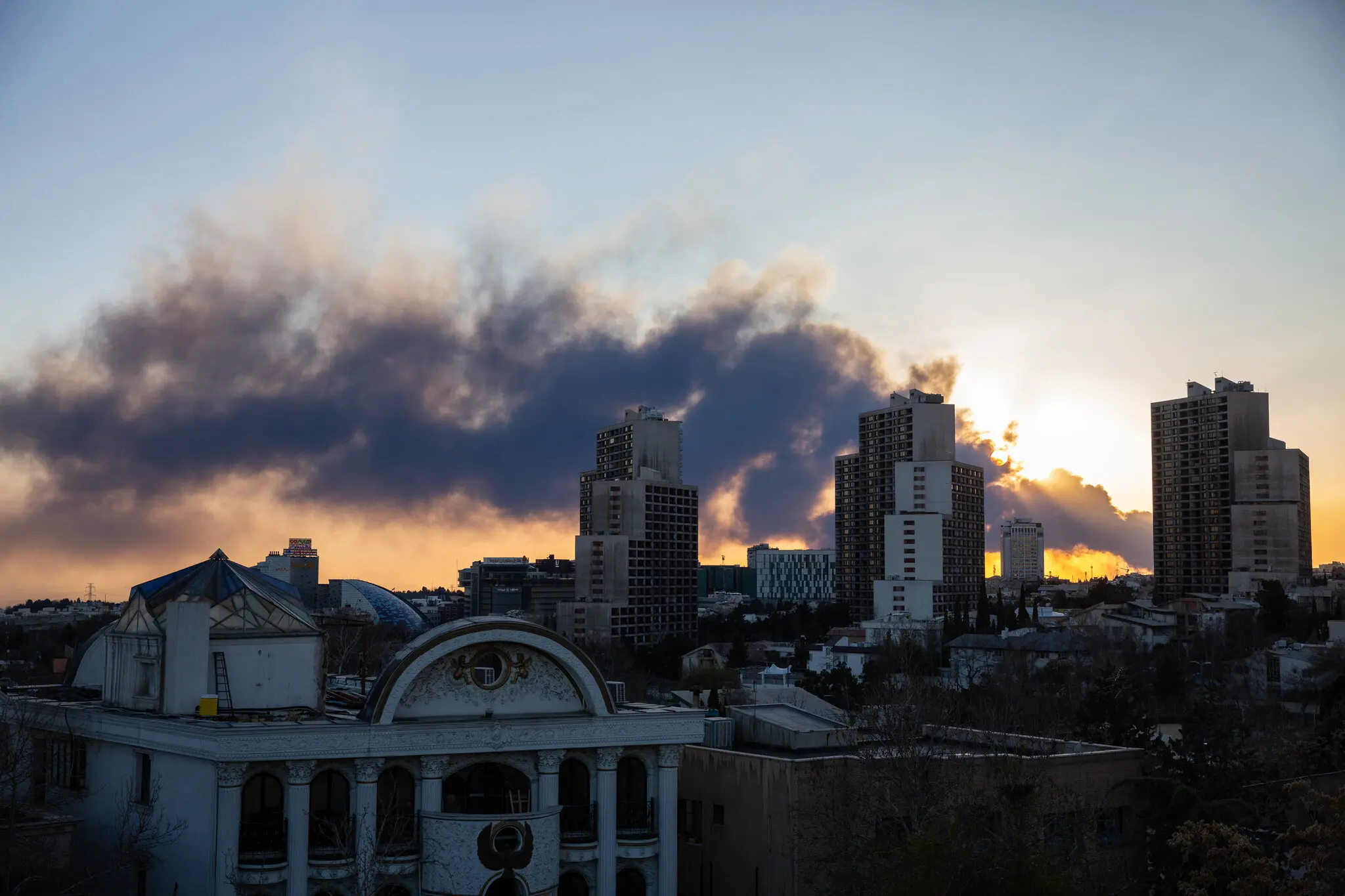 Евакуації, протести і удари 24/7: війна з Іраном швидко розширює географію ризиків
