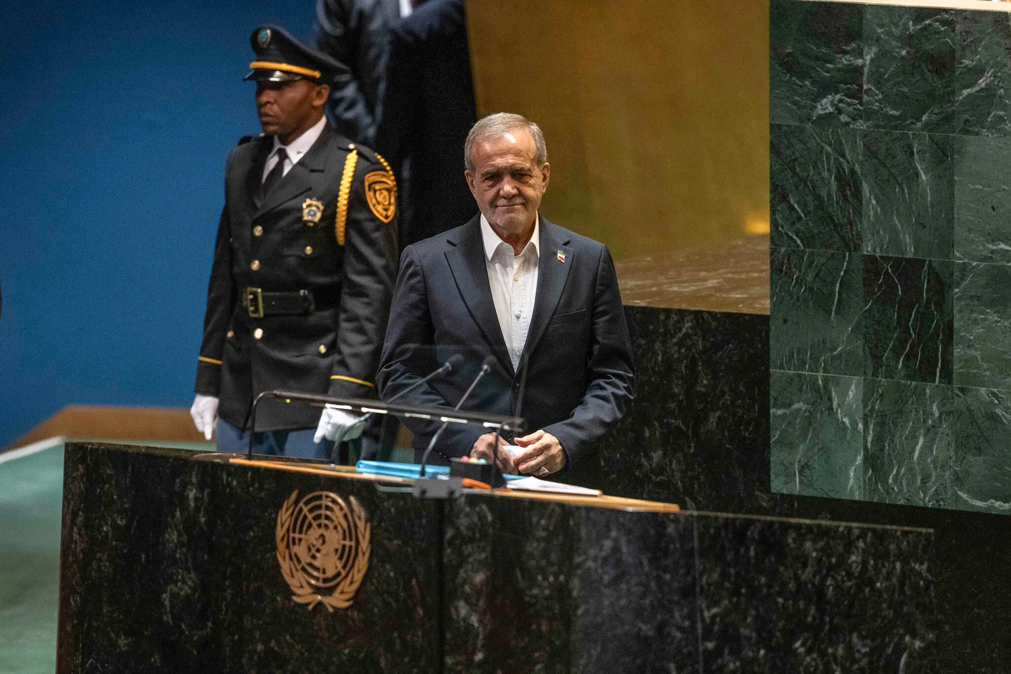 Вибачення президента Ірану оголили тріщини у владі під час війни