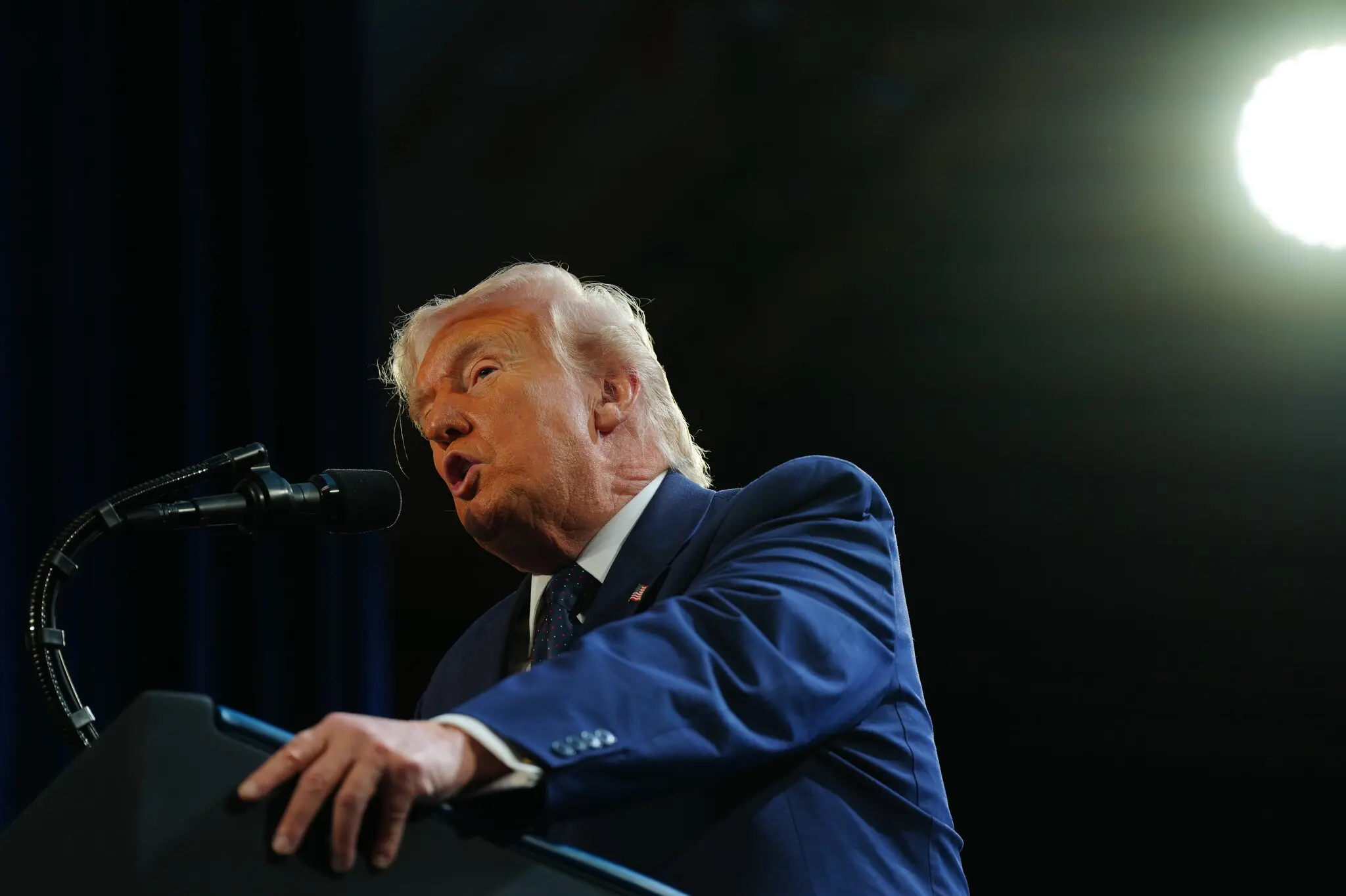 Трамп заявив про знищення військового потенціалу Ірану та закликав світ направити флот до Ормузької протоки