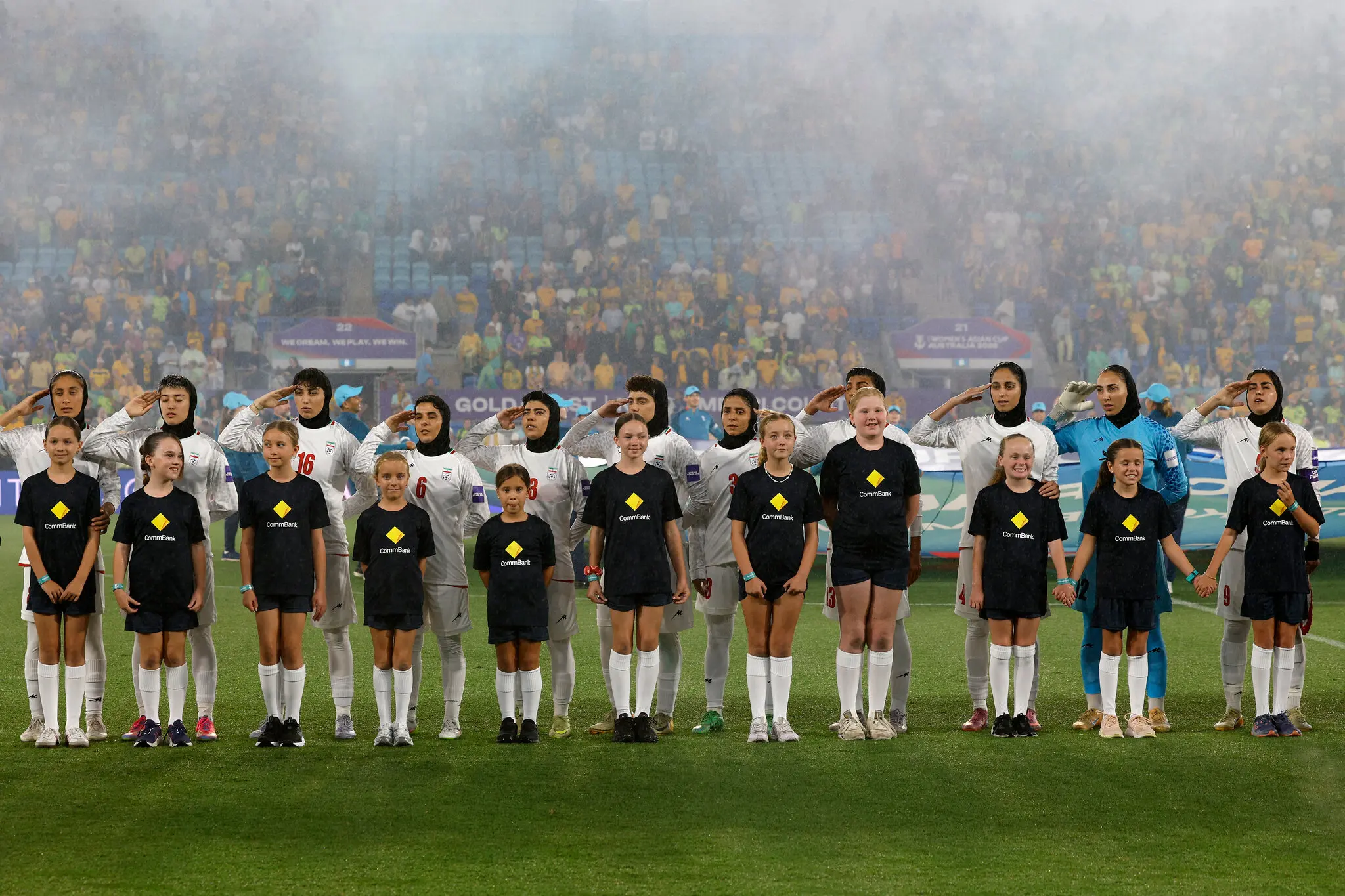 Три іранські футболістки відмовилися від притулку в Австралії і повертаються додому