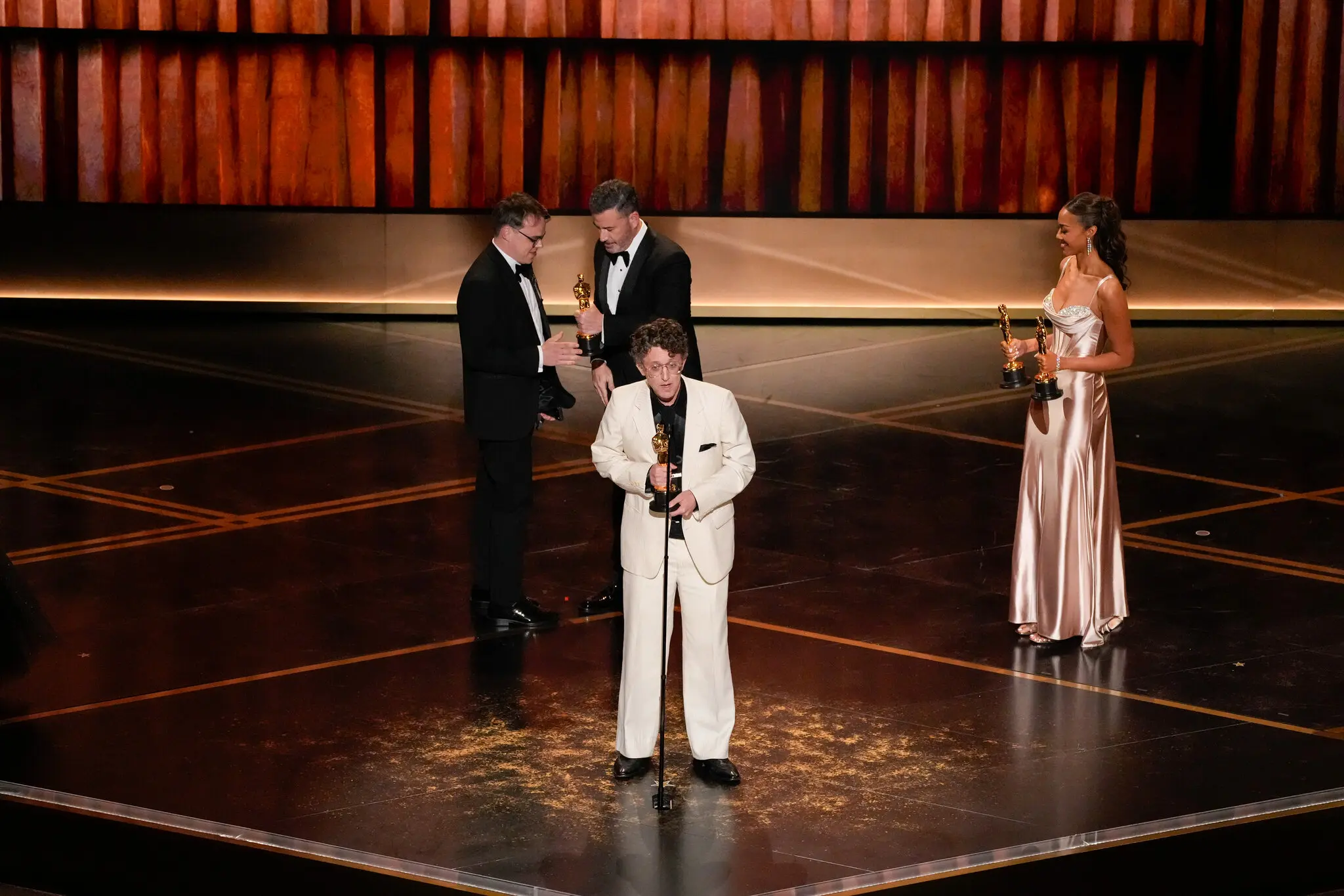 «Mr. Nobody Against Putin»: як оскароносний фільм увійшов у мінне поле етики